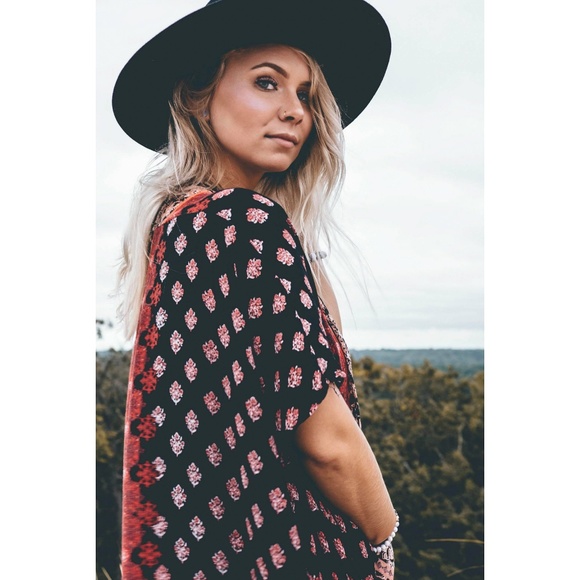 Meet your Posher, Andrea - Picture 2 of 5